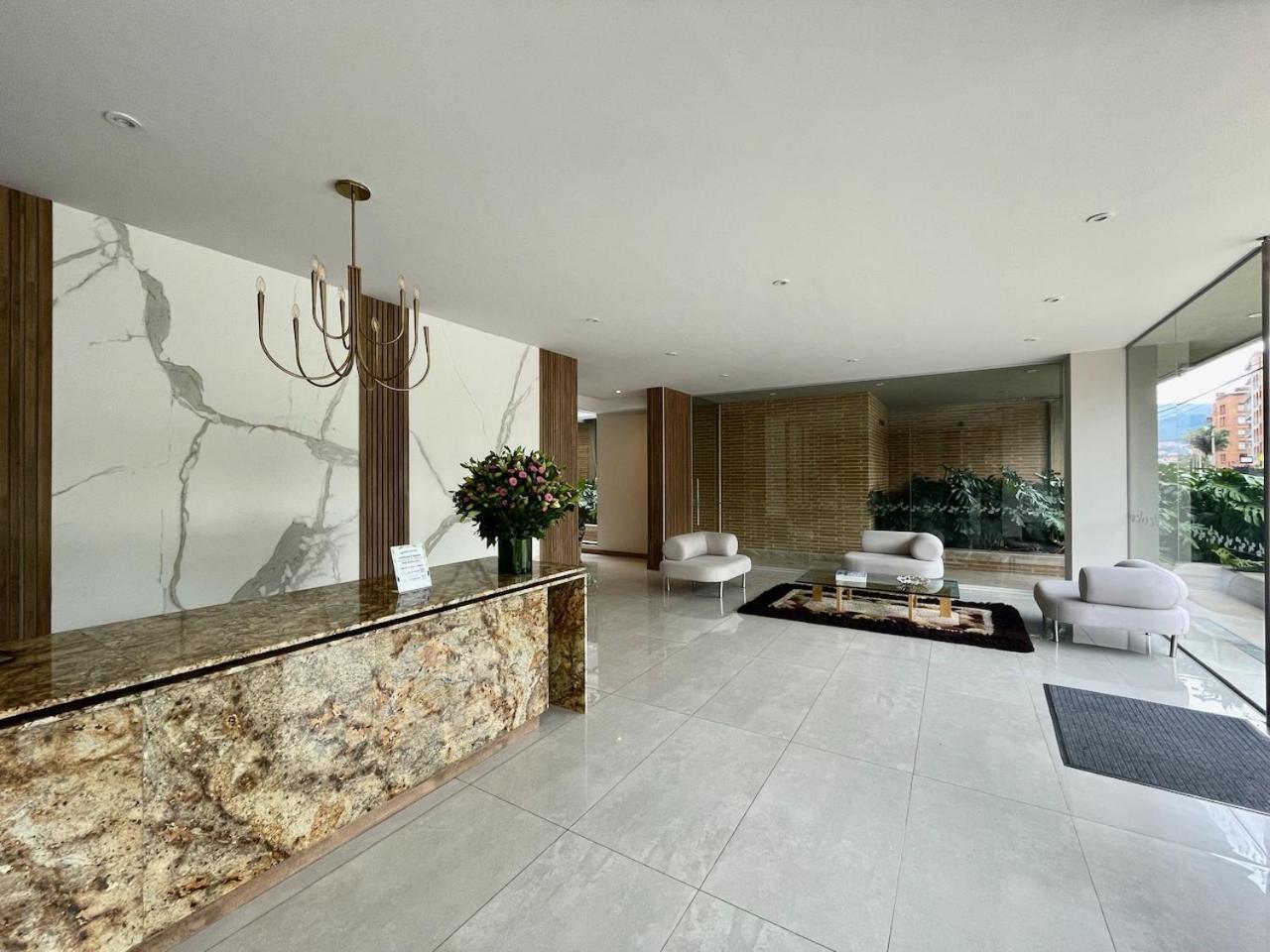 B2b The Charles Private At Upscale Area *